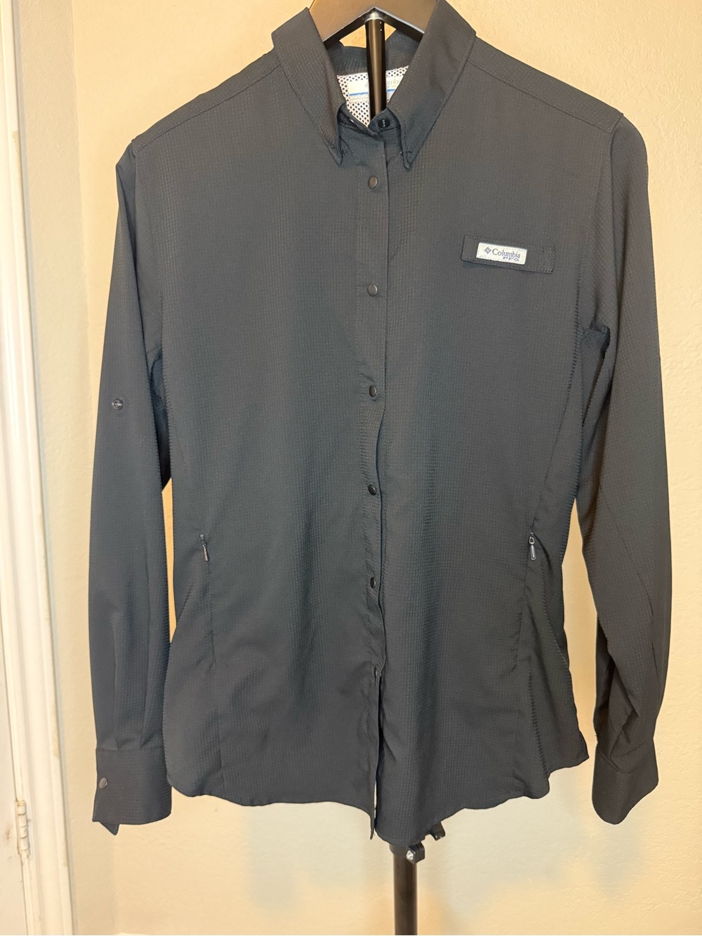 Columbia Men's Black Button-Down Casual Shirt